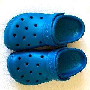 Crocs blue